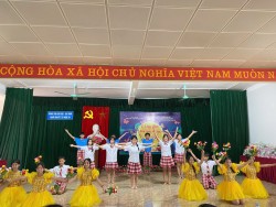 Đoàn phường - Hội đồng Đội phường Vinh Phú tổ chức thành công chương trình "Trung thu cho em - Lồng đèn thắp sáng ước mơ" tại Trung tâm GD - DN người Khuyết tật Nghệ An