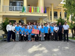 CÁC CÔNG TY KINH DOANH VÀ TƯ VẤN DU HỌC NGHỆ AN TRAO TẶNG 18 ĐIỀU HÒA TRỊ GIÁ 122 TRIỆU ĐỒNG CHO HỌC SINH TT GD-DN NGƯỜI KHUYẾT TẬT NGHỆ AN