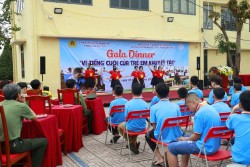 PHÒNG HẬU CẦN- CÔNG AN TỈNH NGHỆ AN PHỐI HỢP CÙNG TRUNG TÂM GD-DN NGƯỜI KHUYẾT TẬT NGHỆ AN TỔ CHỨC CHƯƠNG TRÌNH "VÌ TIẾNG CƯỜI CỦA TRẺ EM KHUYẾT TÂT""