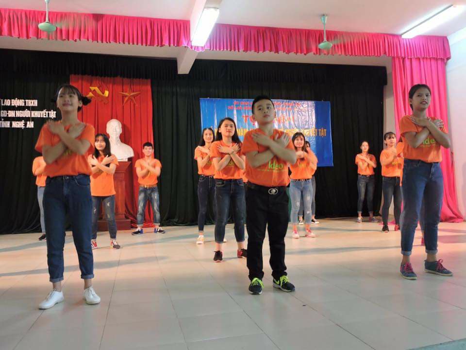 quoc-te-khuyet-tat-2017.jpg